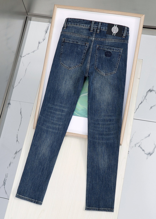 ブランドジーンズ側面デザイン